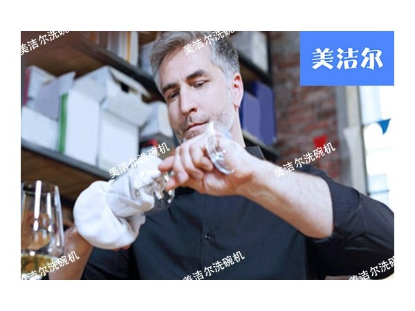 拥有透亮的玻璃杯，美洁尔酒店商用洗碗机妥妥的