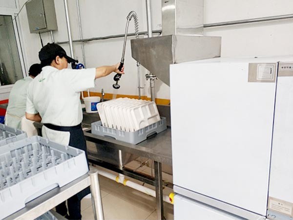 食堂洗碗机洗不干净餐具的原因