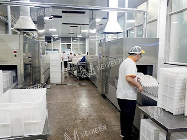 餐具消毒清洁：购买商用洗碗机自己做VS外包公司?